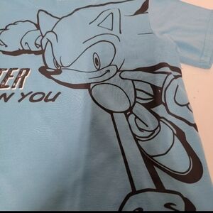 Youth size 8 sonic the hedgehog t-shirt